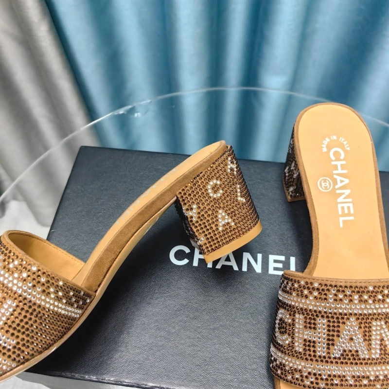 EyeCatching Chxnxl Slippers 130438
