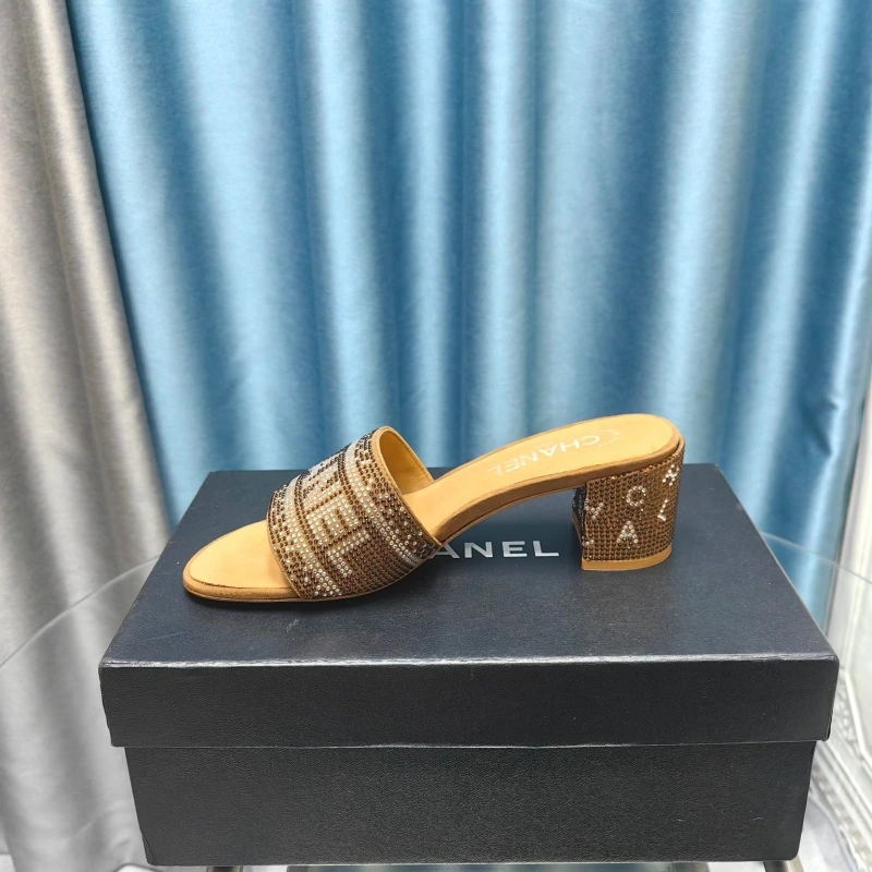 EyeCatching Chxnxl Slippers 130438