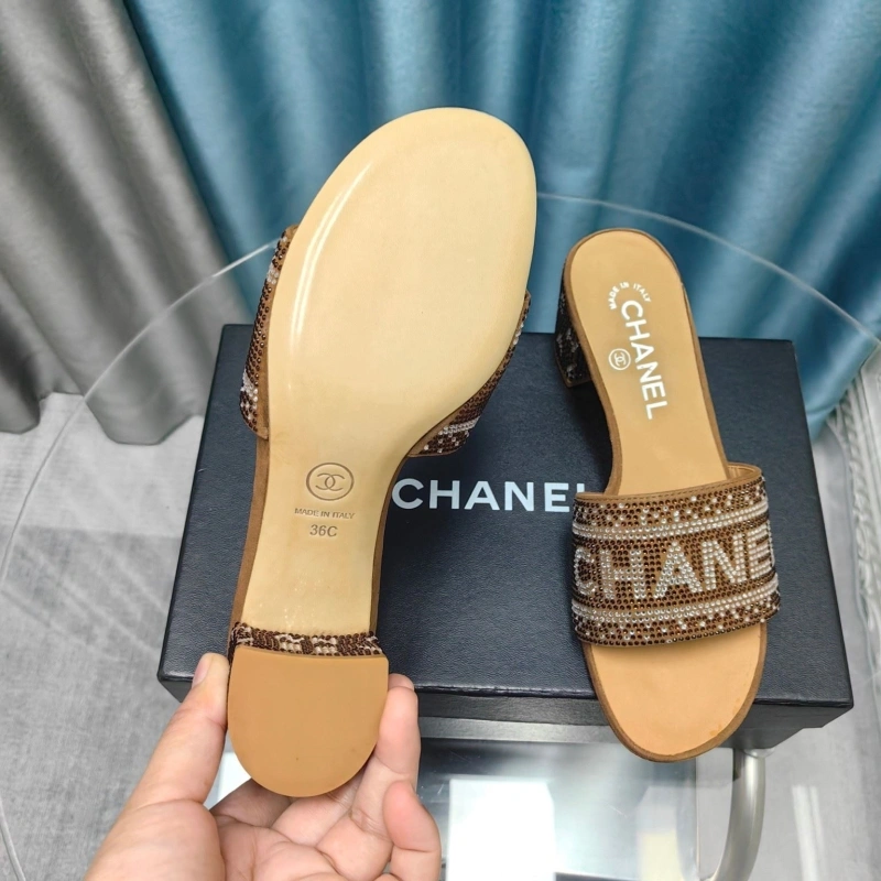 EyeCatching Chxnxl Slippers 130438