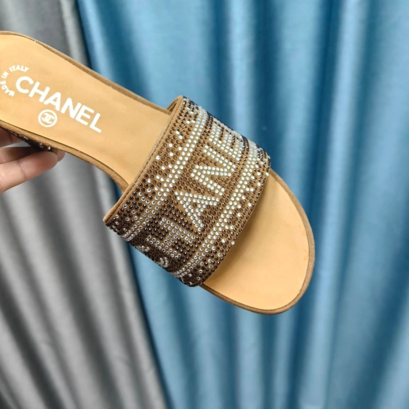 EyeCatching Chxnxl Slippers 130438
