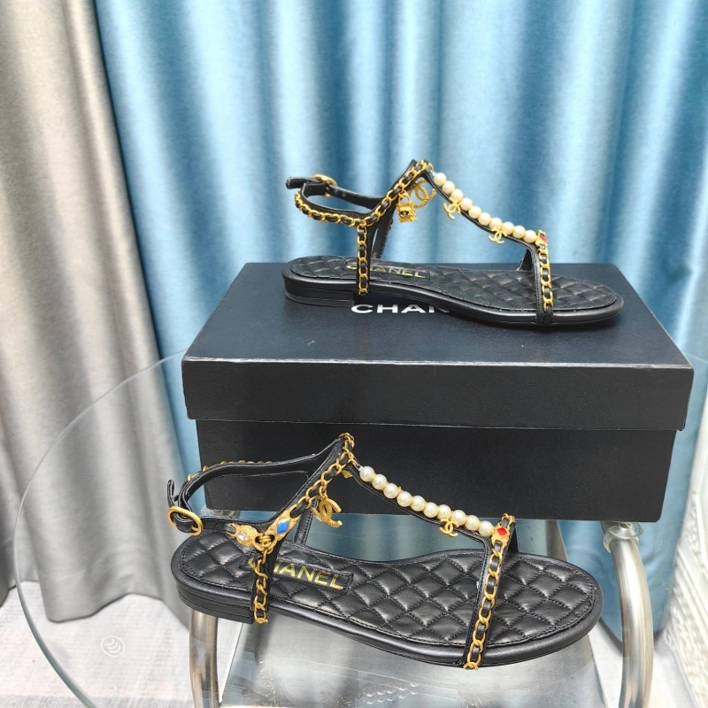 EyeCatching Chxnxl Slippers 130429