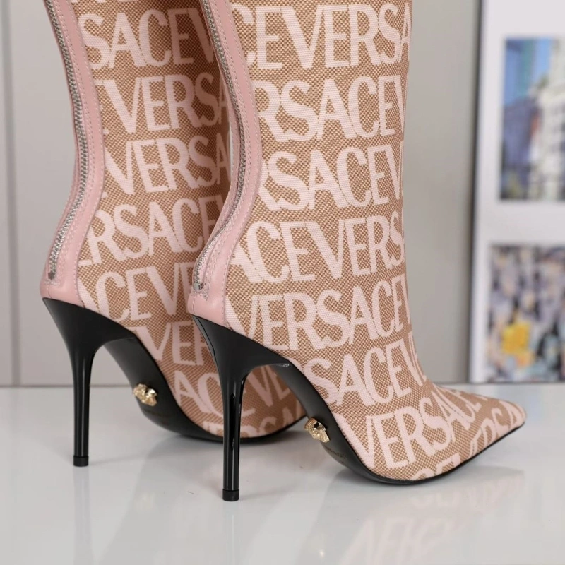 Resilient Gxvxnchy Boots 154561