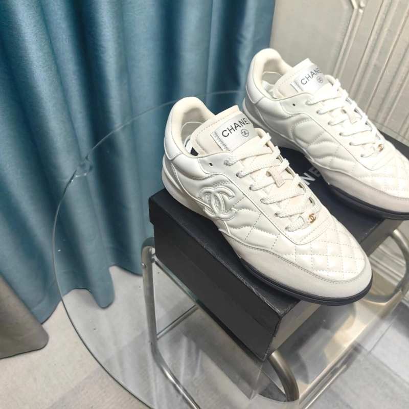Versatile Chxnxl Sneakers 132087