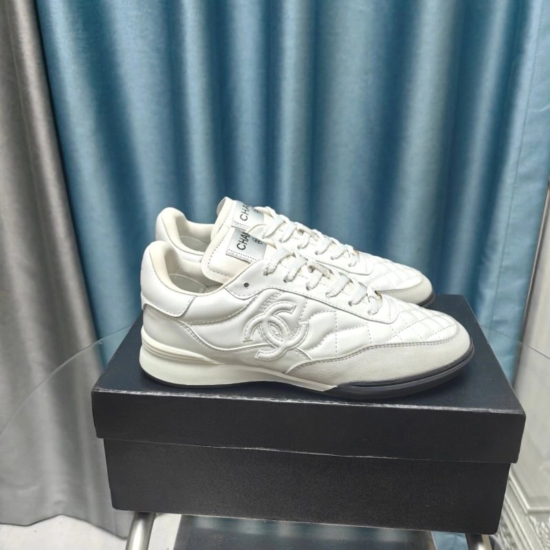 Versatile Chxnxl Sneakers 132087