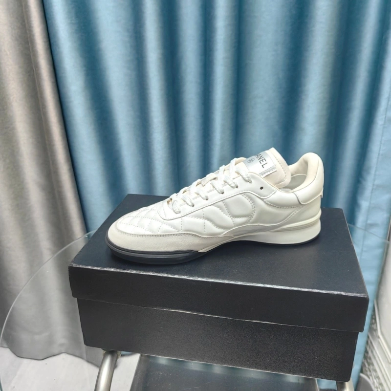Versatile Chxnxl Sneakers 132087