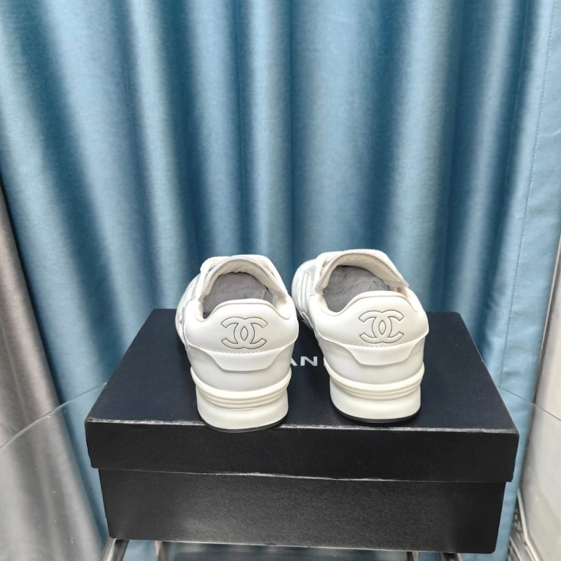 Versatile Chxnxl Sneakers 132087