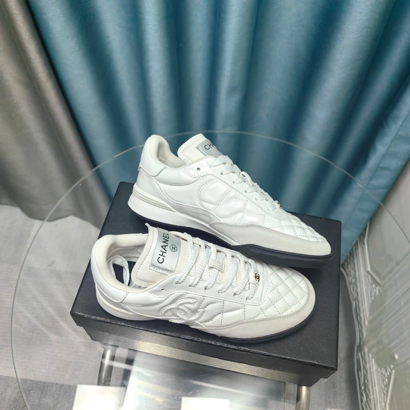 Versatile Chxnxl Sneakers 132087