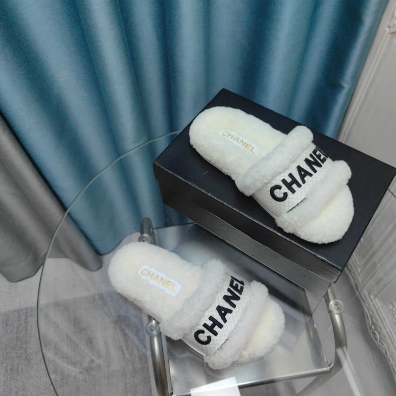 Refined Chxnxl Slippers 130418