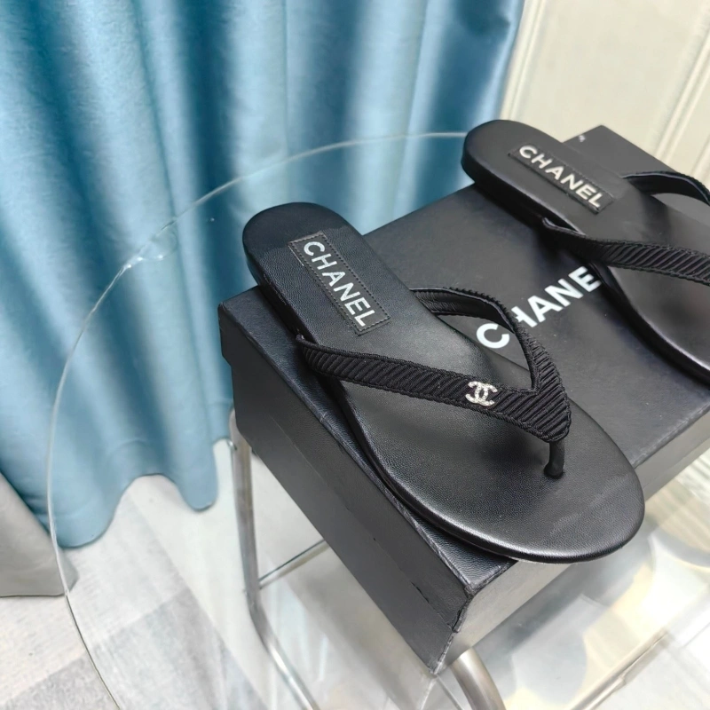Flexible Chxnxl Slippers 130415