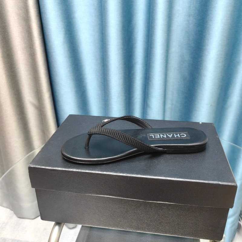 Flexible Chxnxl Slippers 130415