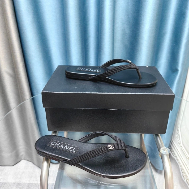 Flexible Chxnxl Slippers 130415