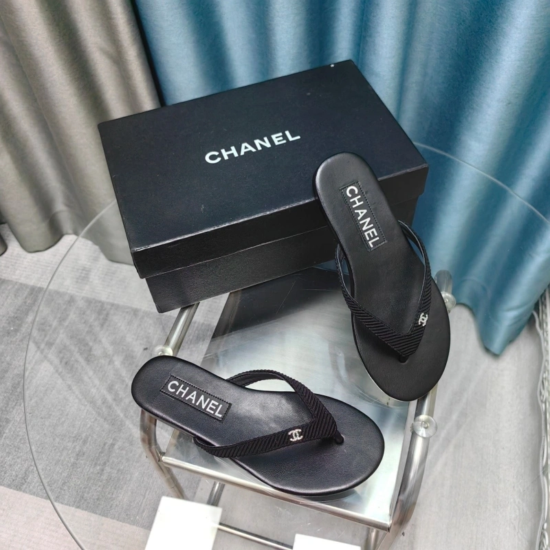 Flexible Chxnxl Slippers 130415