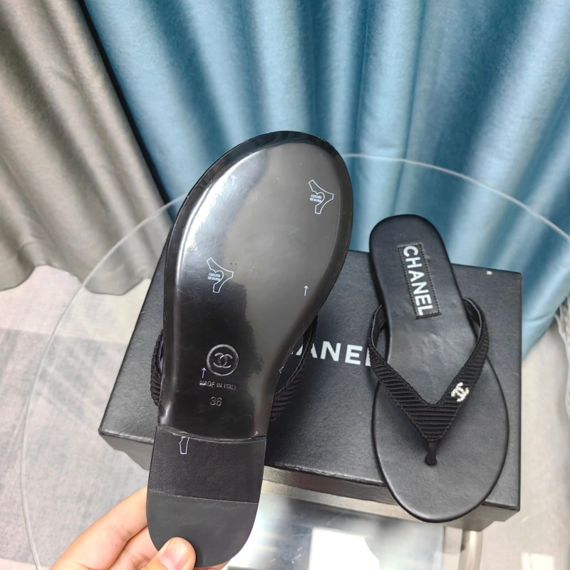 Flexible Chxnxl Slippers 130415