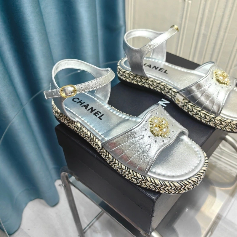 HighQuality Chxnxl Slippers 130419