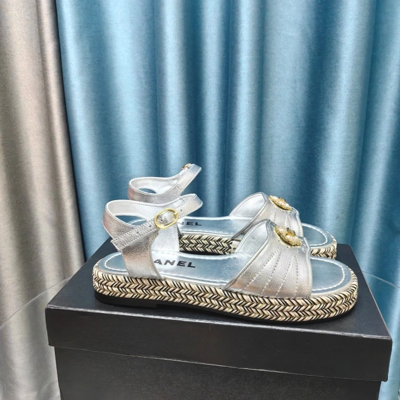 HighQuality Chxnxl Slippers 130419