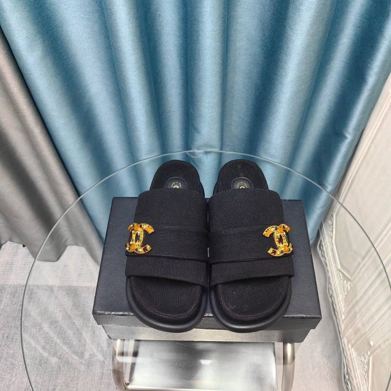 Unique Chxnxl Slippers 130402