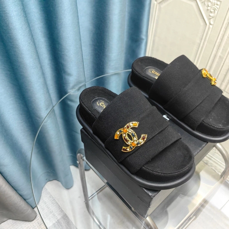 Unique Chxnxl Slippers 130402