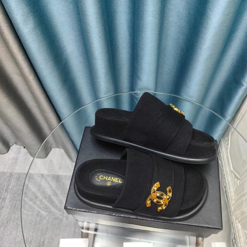 Unique Chxnxl Slippers 130402