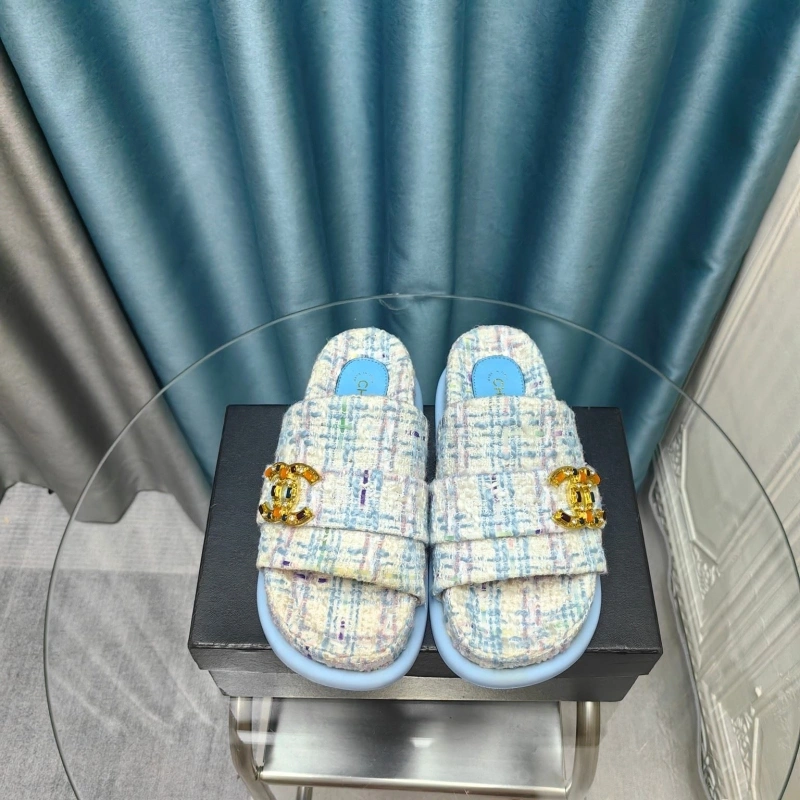 Trendsetting Chxnxl Slippers 130406