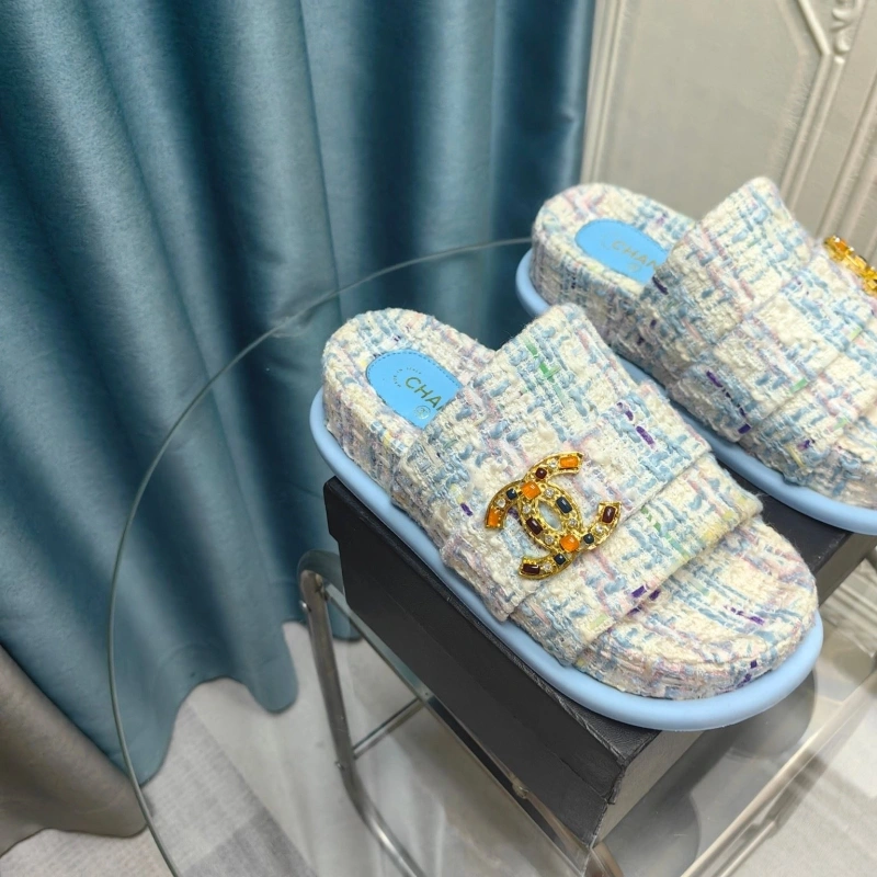 Trendsetting Chxnxl Slippers 130406