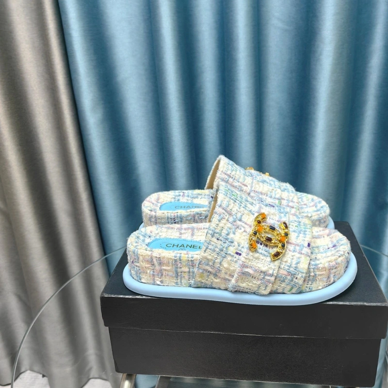 Trendsetting Chxnxl Slippers 130406