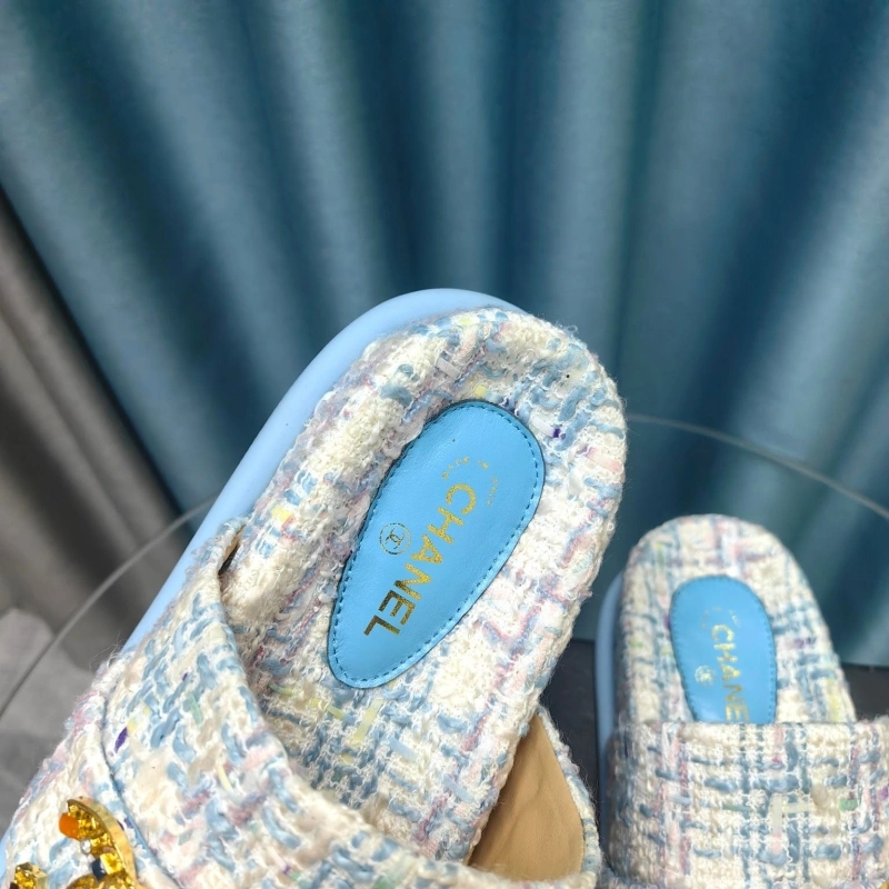 Trendsetting Chxnxl Slippers 130406
