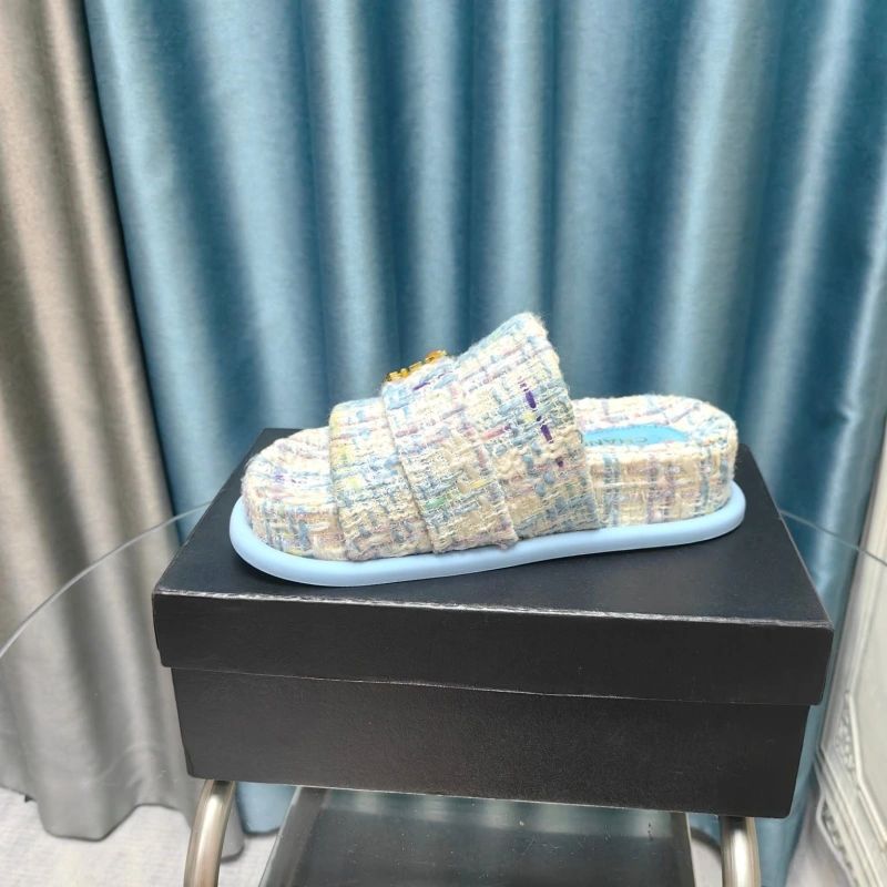 Trendsetting Chxnxl Slippers 130406