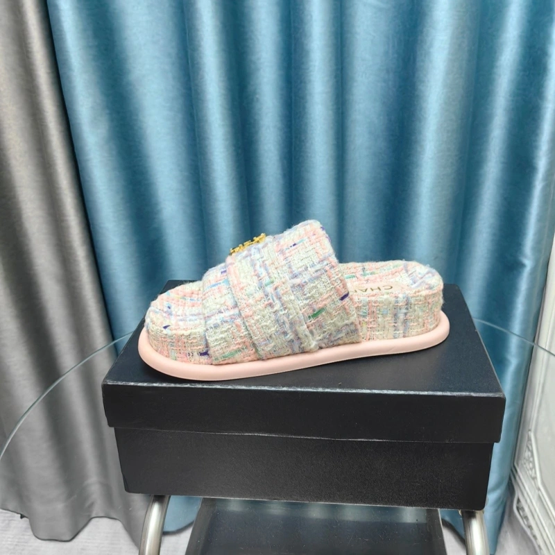 Efficient Chxnxl Slippers 130400