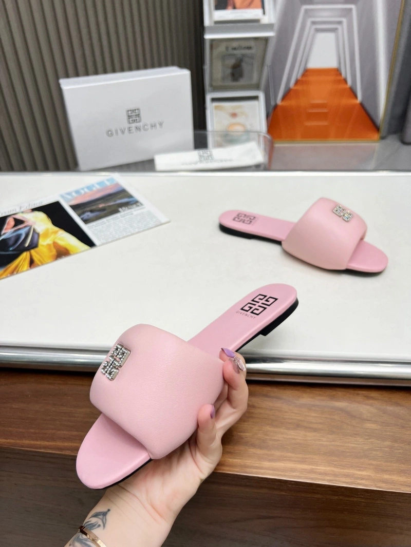 DailyWear Gxvxnchy Slippers 154481