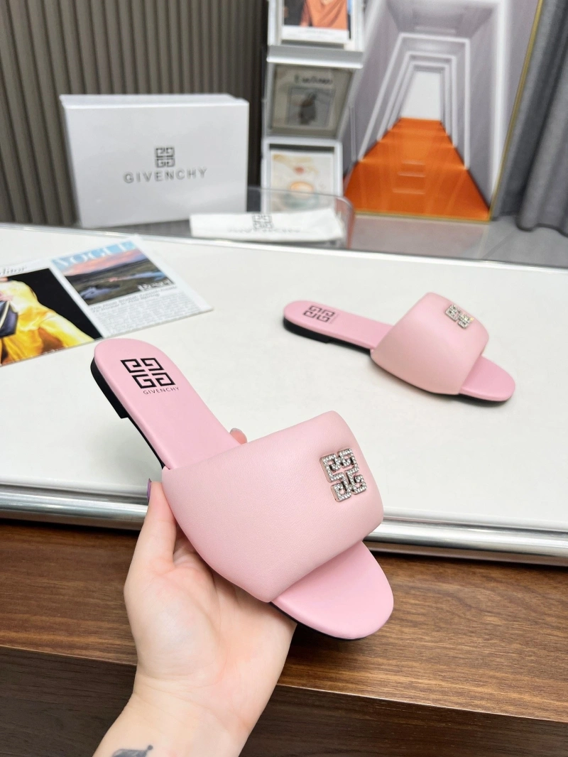 DailyWear Gxvxnchy Slippers 154481