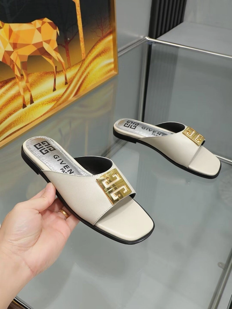 Resilient Gxvxnchy Slippers 154496