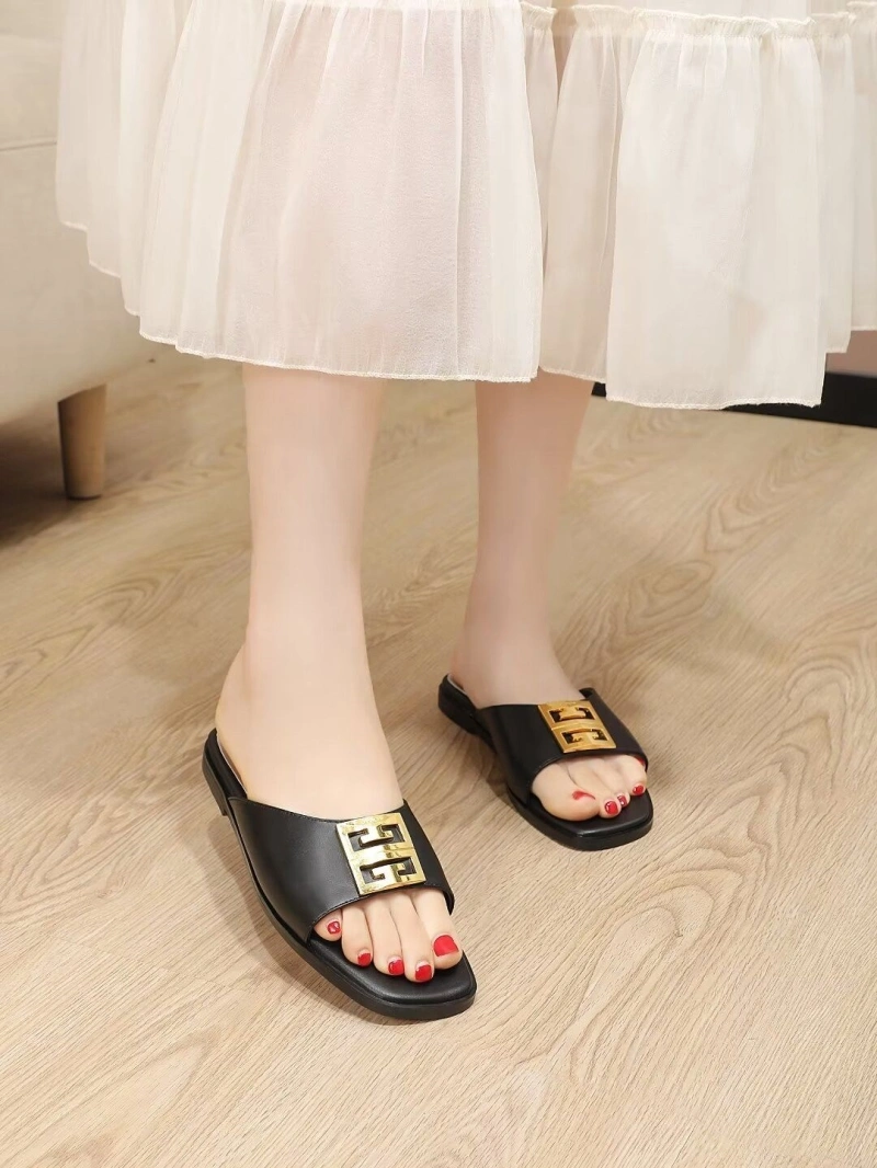 Resilient Gxvxnchy Slippers 154496