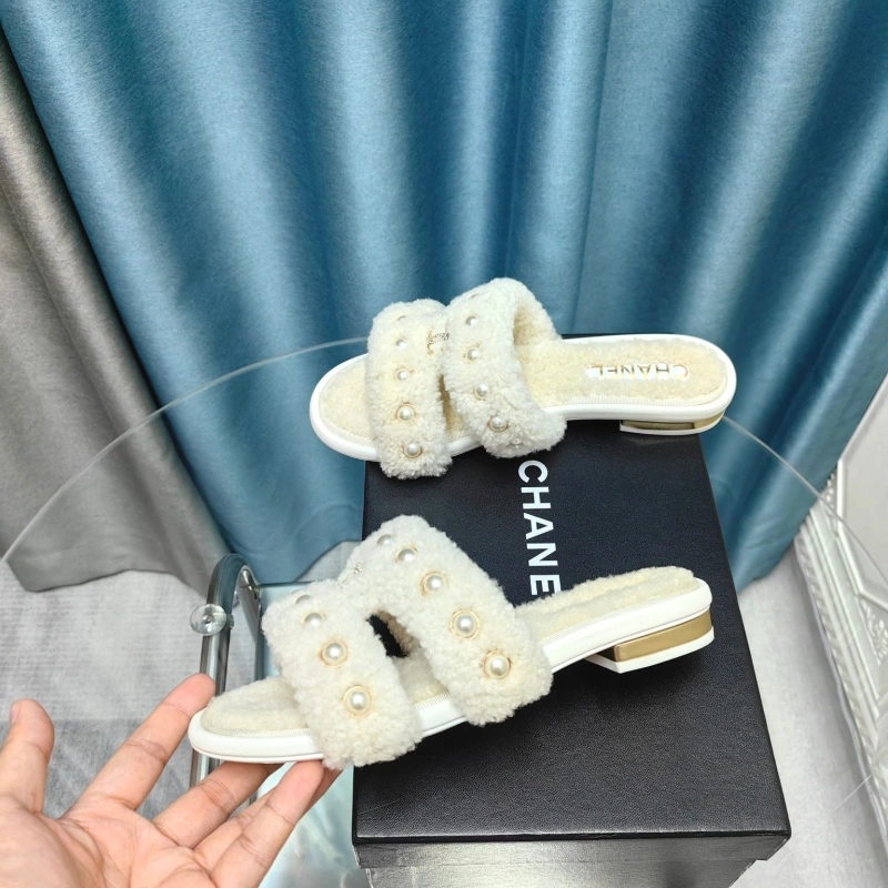 Classic Chxnxl Slippers 130404