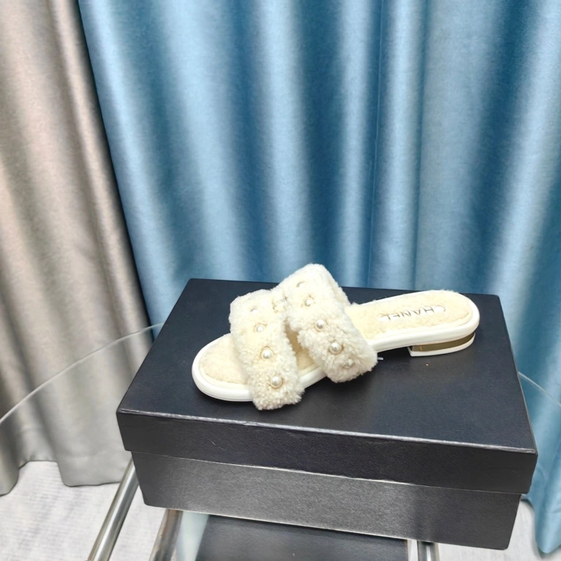 Classic Chxnxl Slippers 130404