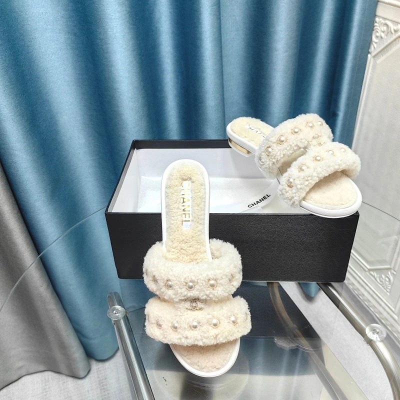 Classic Chxnxl Slippers 130404
