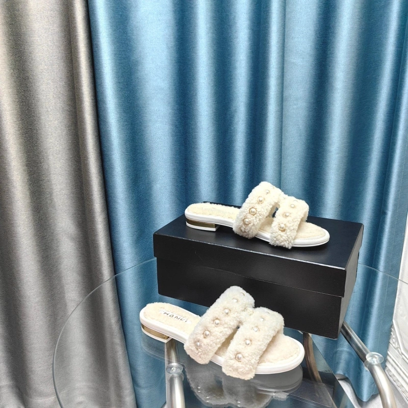 Classic Chxnxl Slippers 130404