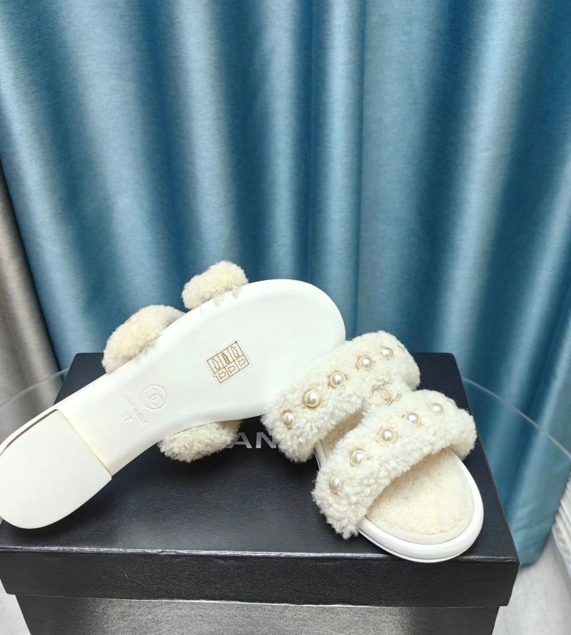 Classic Chxnxl Slippers 130404