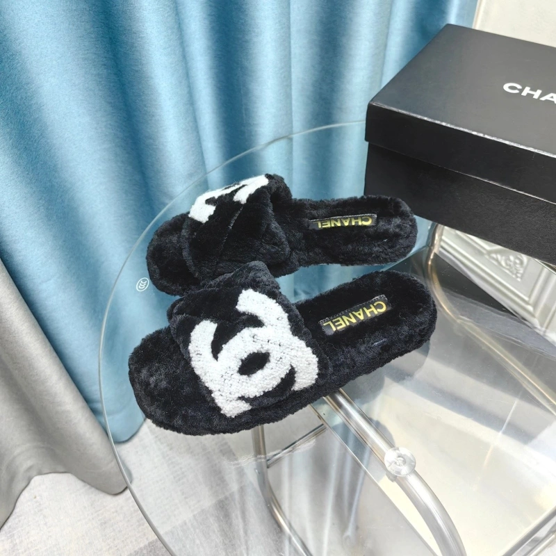 WellDesigned Chxnxl Slippers 130395