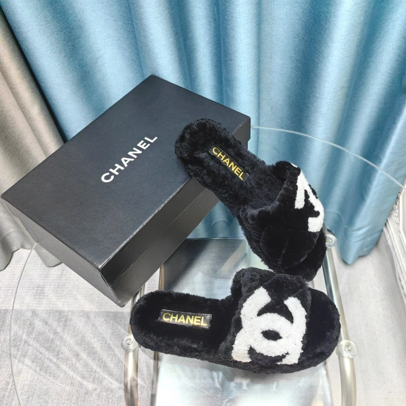 WellDesigned Chxnxl Slippers 130395