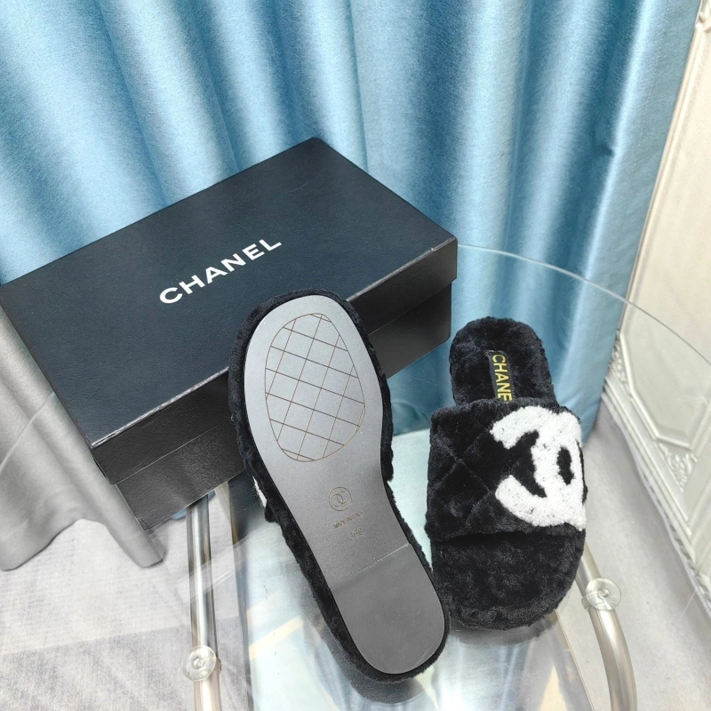 WellDesigned Chxnxl Slippers 130395