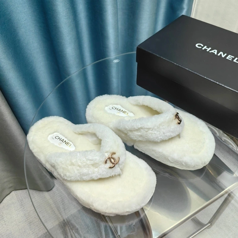 Stylish Chxnxl Slippers 130393