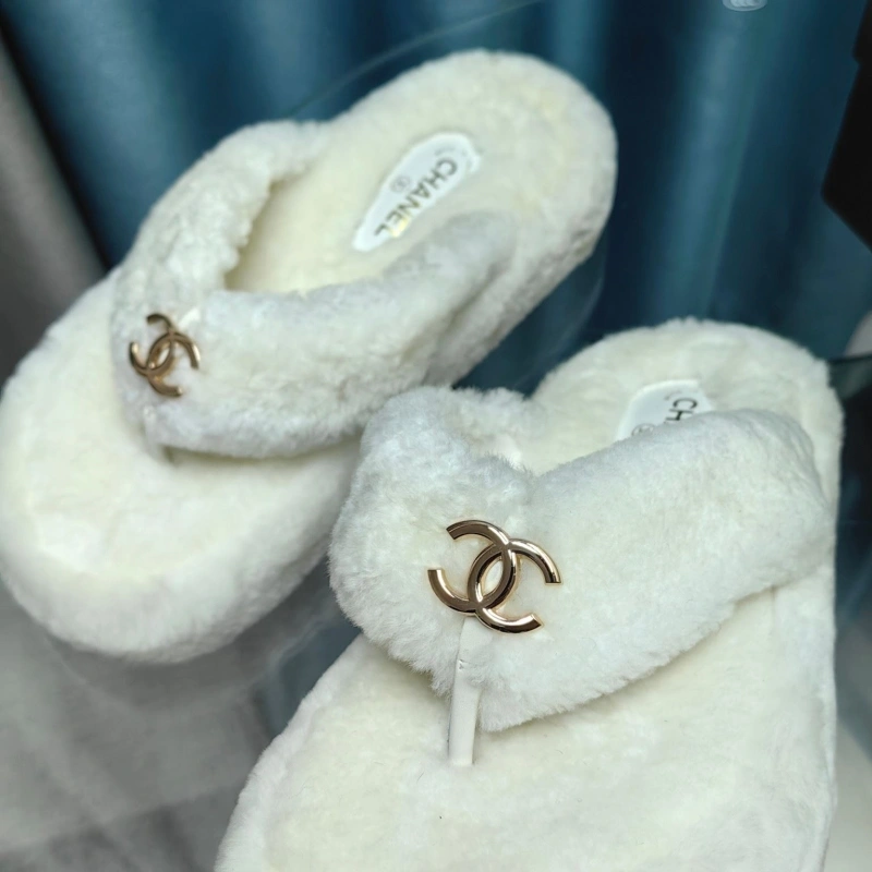 Stylish Chxnxl Slippers 130393