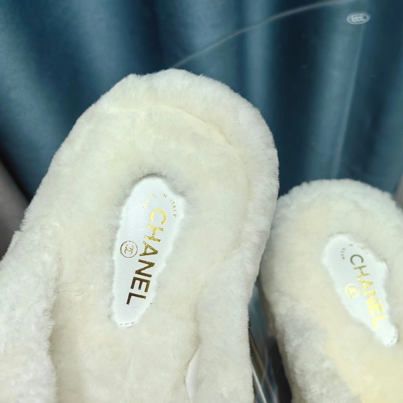 Stylish Chxnxl Slippers 130393
