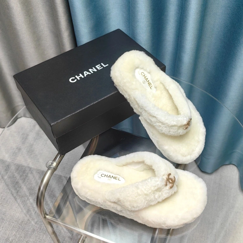 Stylish Chxnxl Slippers 130393