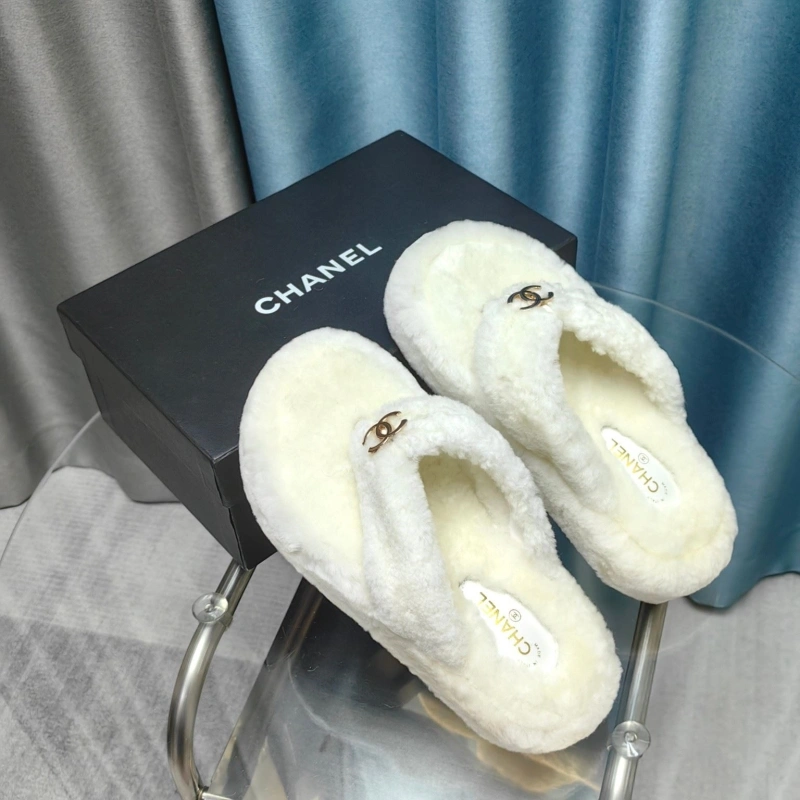 Stylish Chxnxl Slippers 130393