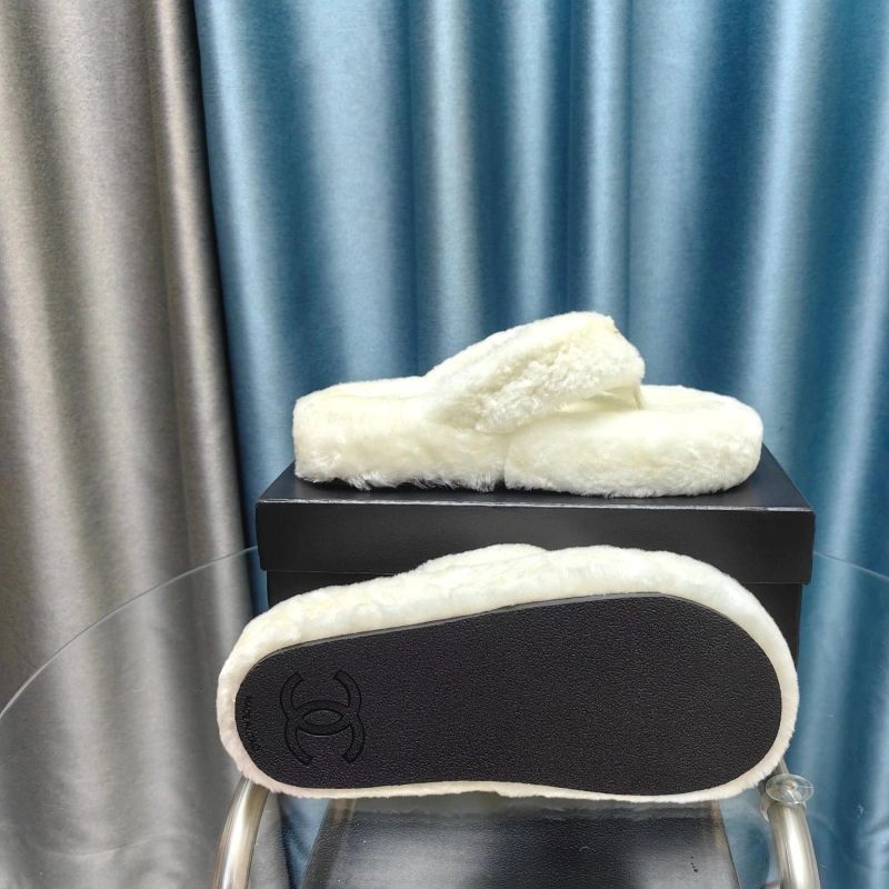 Stylish Chxnxl Slippers 130393