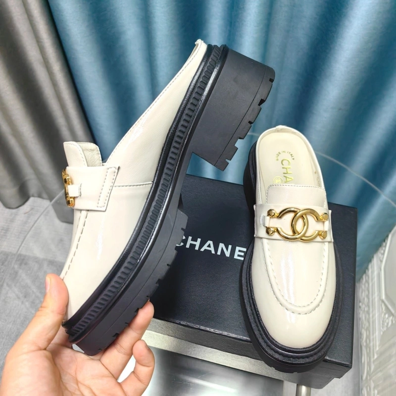 Affordable Chxnxl Slippers 130387