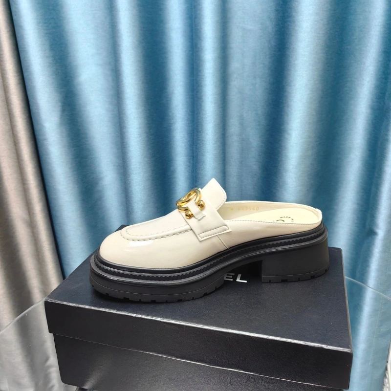Affordable Chxnxl Slippers 130387
