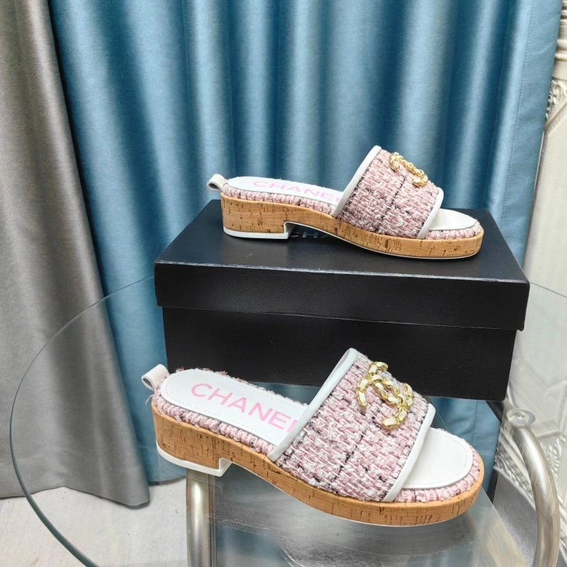 WellDesigned Chxnxl Slippers 130382