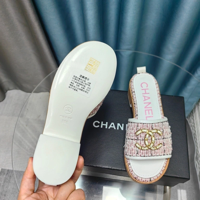 WellDesigned Chxnxl Slippers 130382